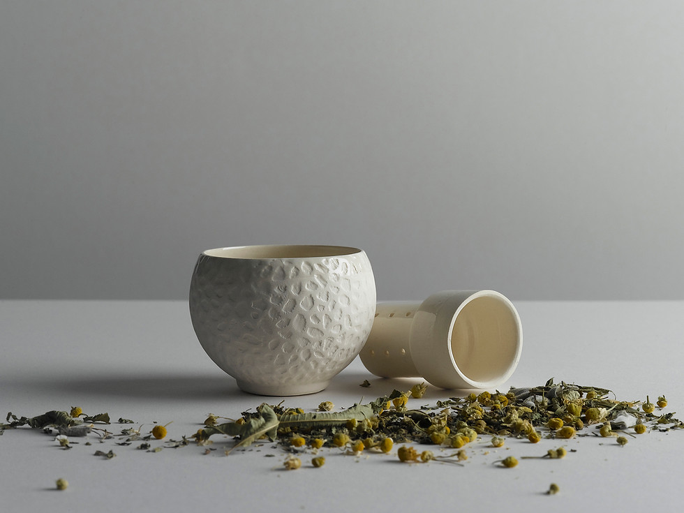 Tea Moment White ceramic tea set for two with infusers