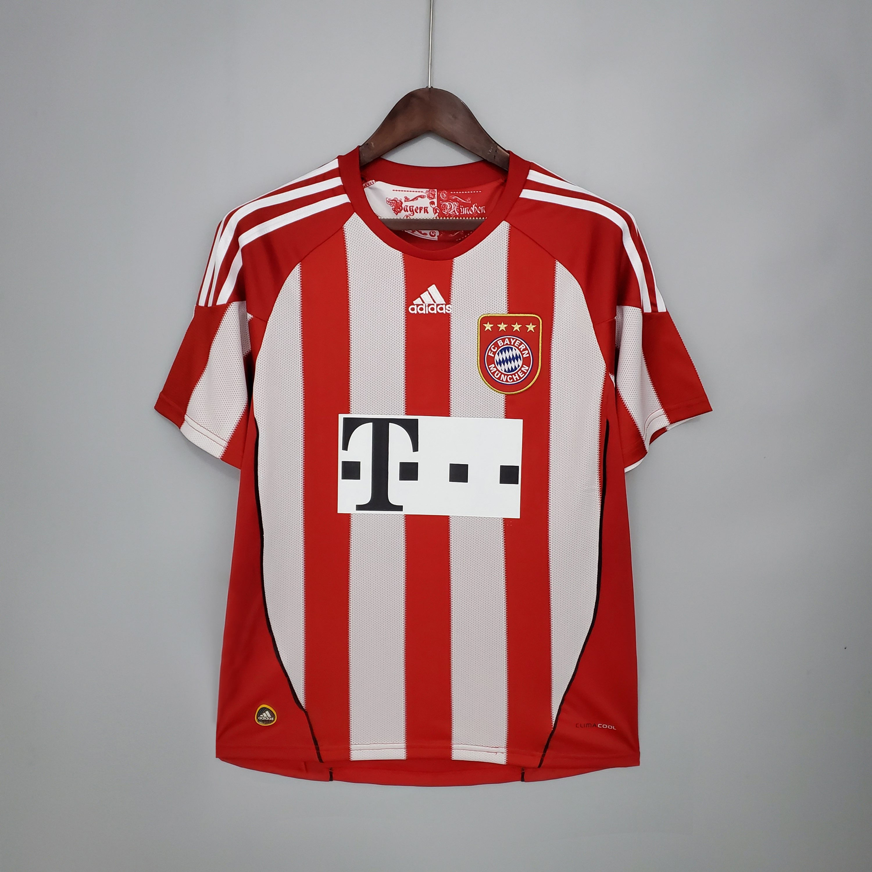 FC Bayern Munich 10/11 Retro Home Kit