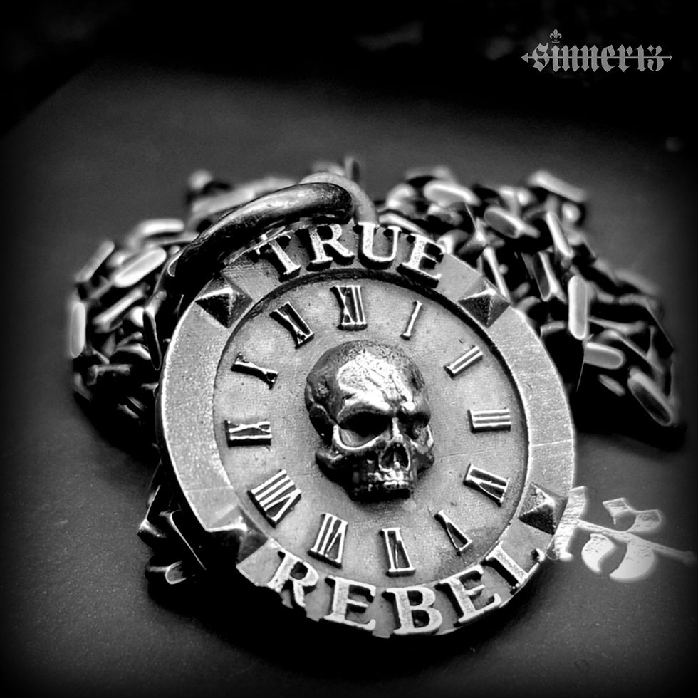 Thumbnail: True Rebel Totenkopf Kette Detail