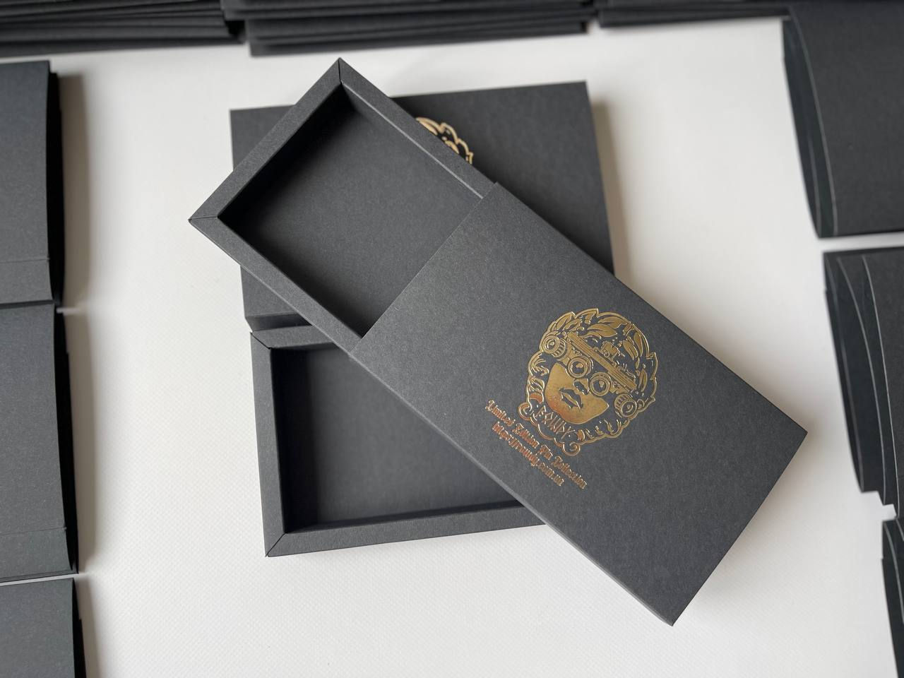 Розмір: 17х9х2 см - чорна