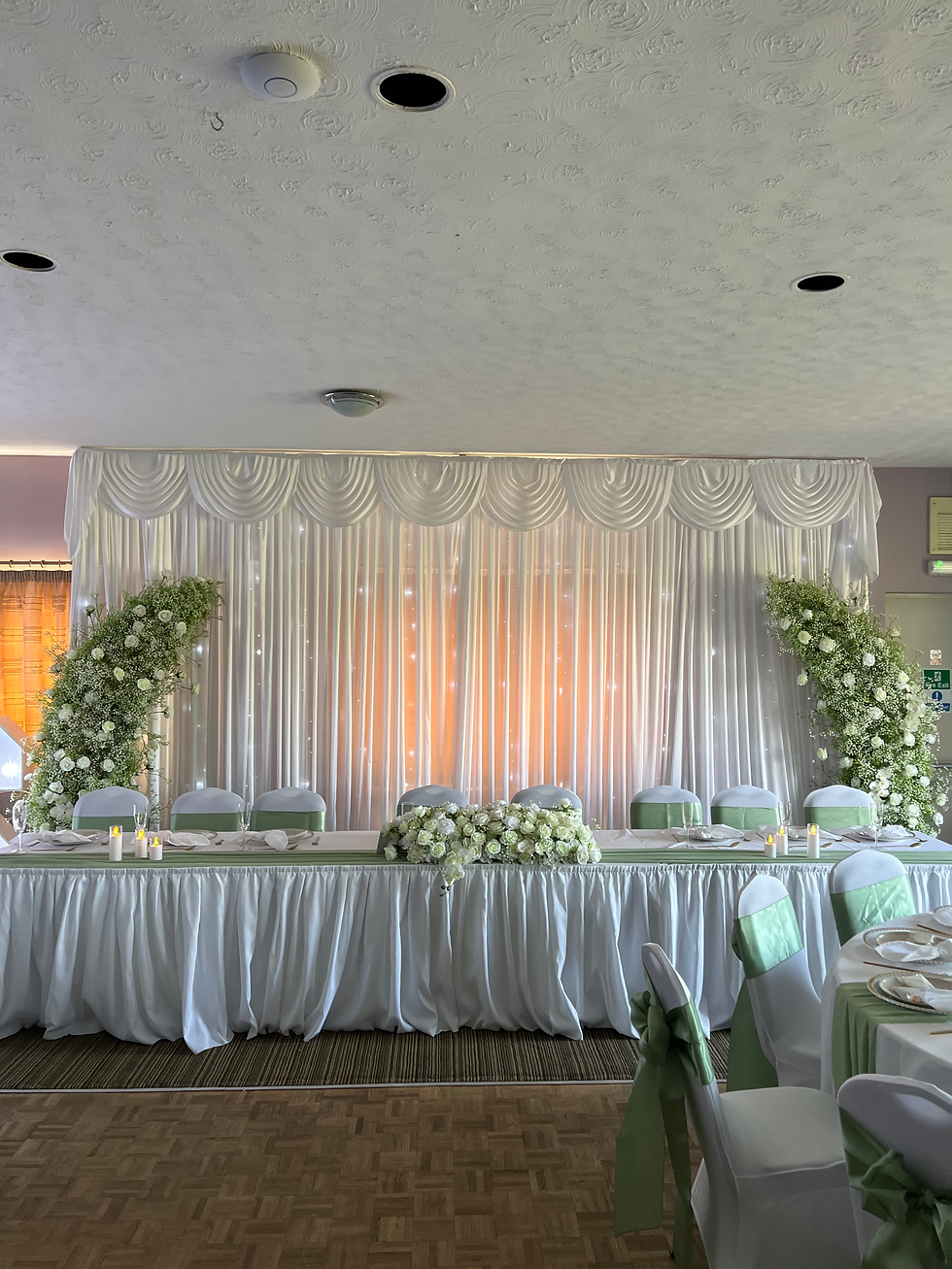 Thumbnail: Elegance Faux Floral Split Arch