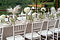 mesa-bodas-decorada-peonias-blancas-plumas-sillas-chiavari-estan-mesa_583887-58.jpeg