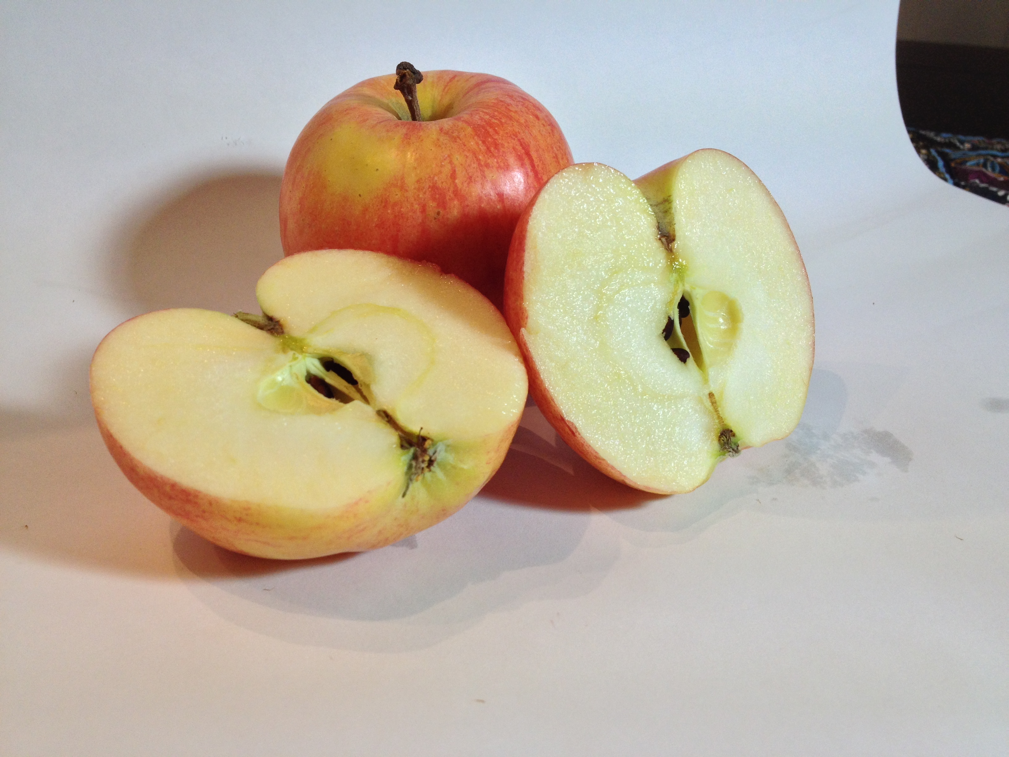 Яблоко референс. Разрезанные фрукты. Референс фрукты яблоко. Яблоко. Яблоки красные.