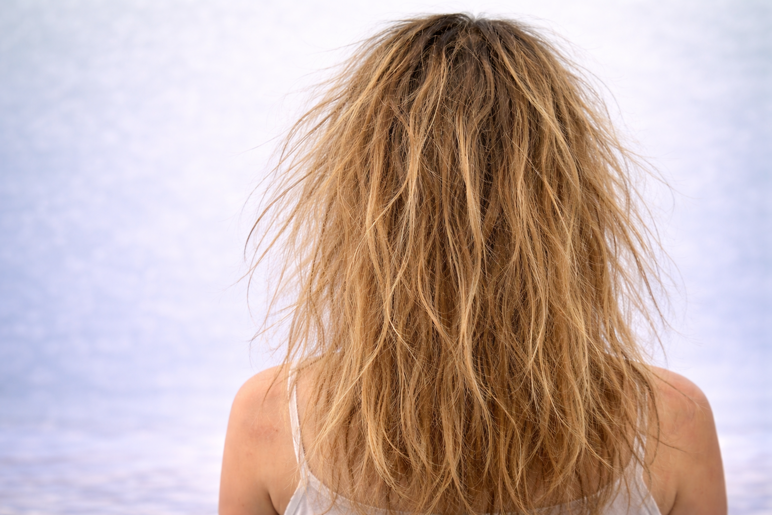 Kırılgan sarı saçlar.png