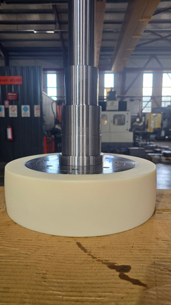 Küçük resim: BANTAJLI YÜRÜYÜŞ TEKERLERİ (ÇELIK VE PLASTIK SEÇENEKLER)