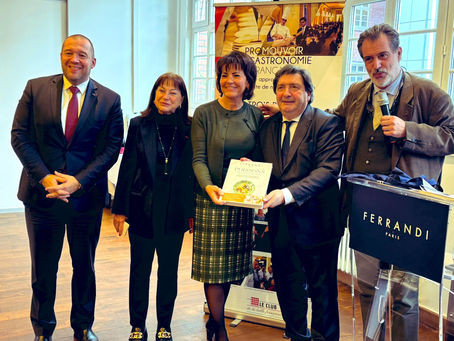 Déjeuner-débat du Club de la Table Française autour de Dominique Estrosi Sassone, présidente de la Commission des Affaires économiques du Sénat