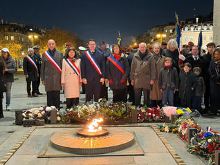 Ravivage de la Flamme du Soldat inconnu à l'Arc de Triomphe avec Geoffroy Boulard, maire du 17e