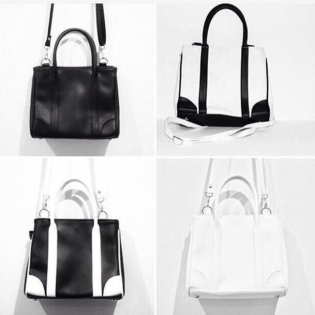 กระเป๋าสะพายข้าง รุ่นพับข้าง 150 ฿