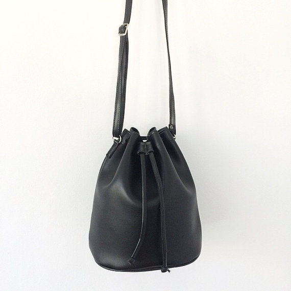 กระเป๋าสะพายข้าง รุ่นขนมจีบ 130 ฿