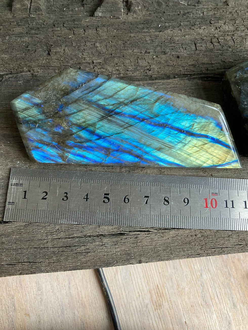 Labradorit ca. 150 gr.