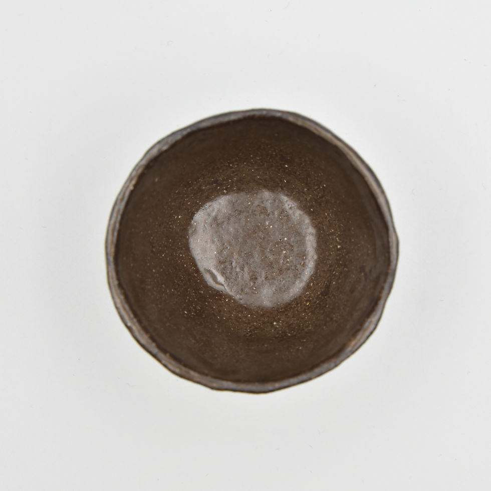 Miniature : Petite tasse à café en grès noir, émaillé transparent. Modelé à la main. Céramique artisanale fabriquée à Paris.