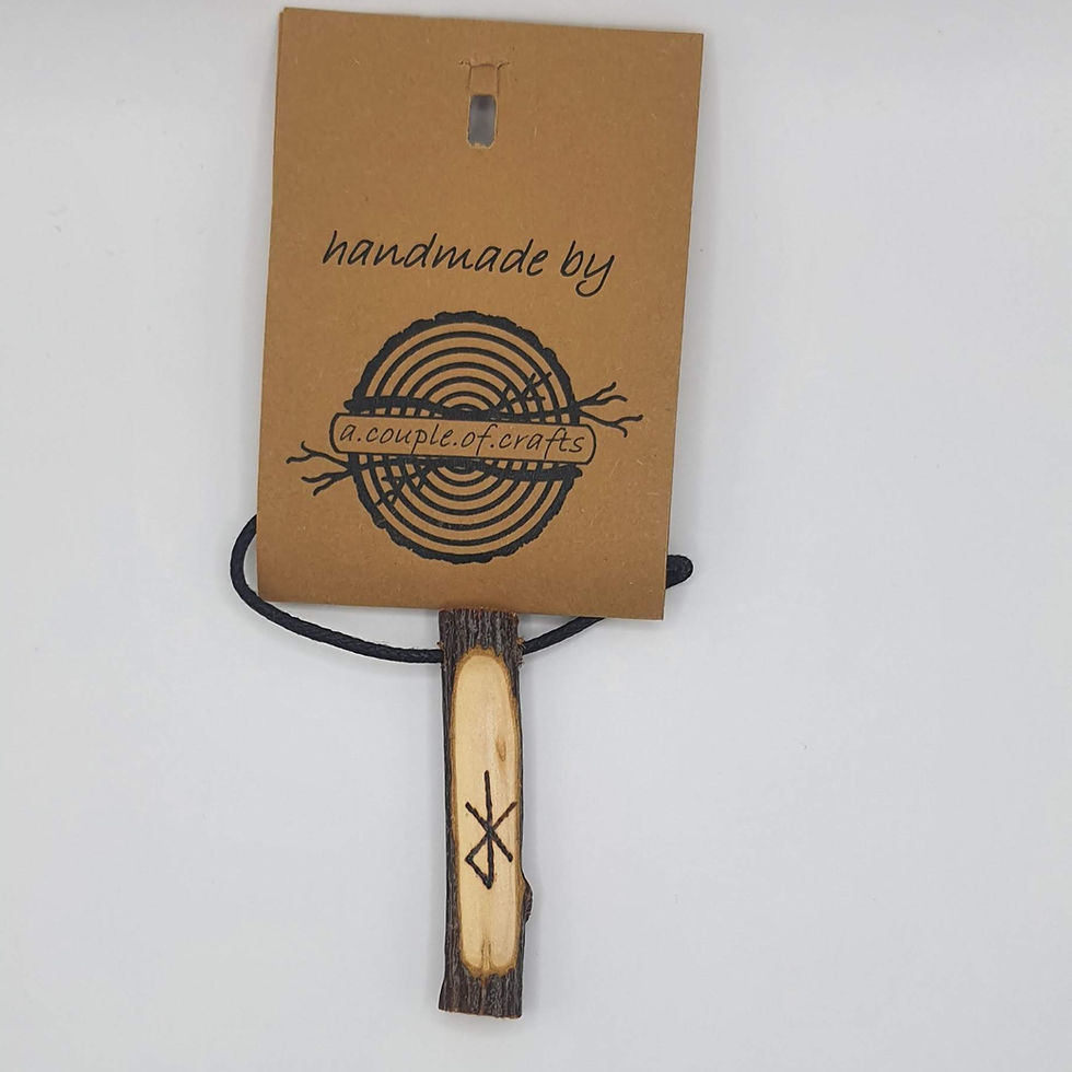 Halskette mit Holzanhänger