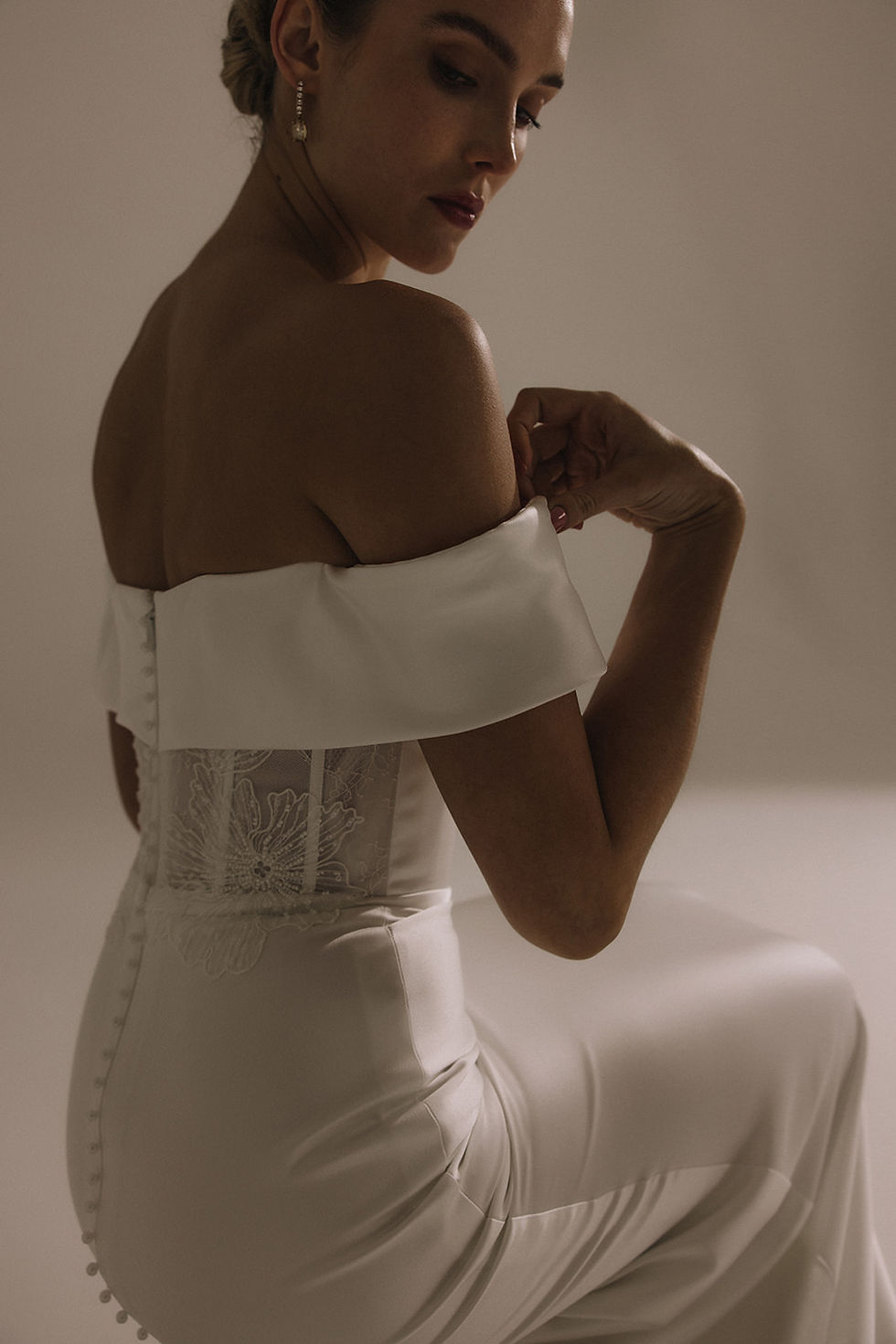 Thumbnail: Hera Couture Carla back and shoulder detail