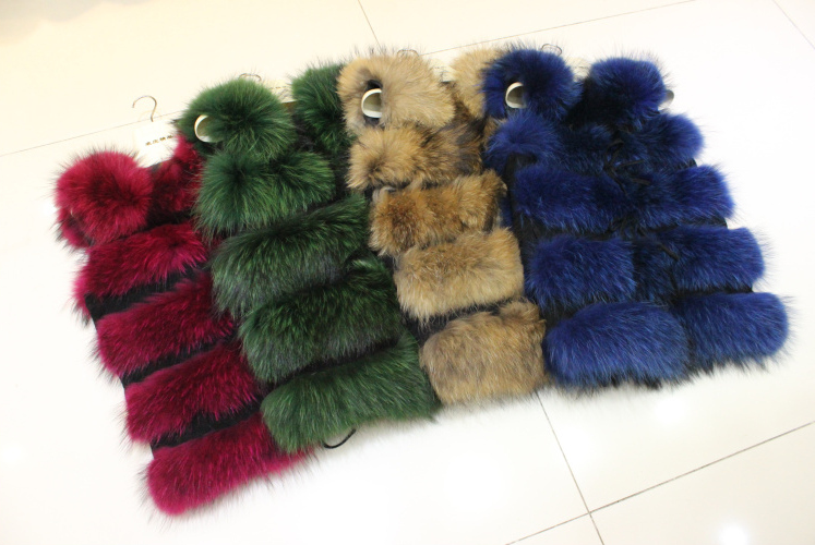 Thumbnail: Vesta din blana naturala de enot