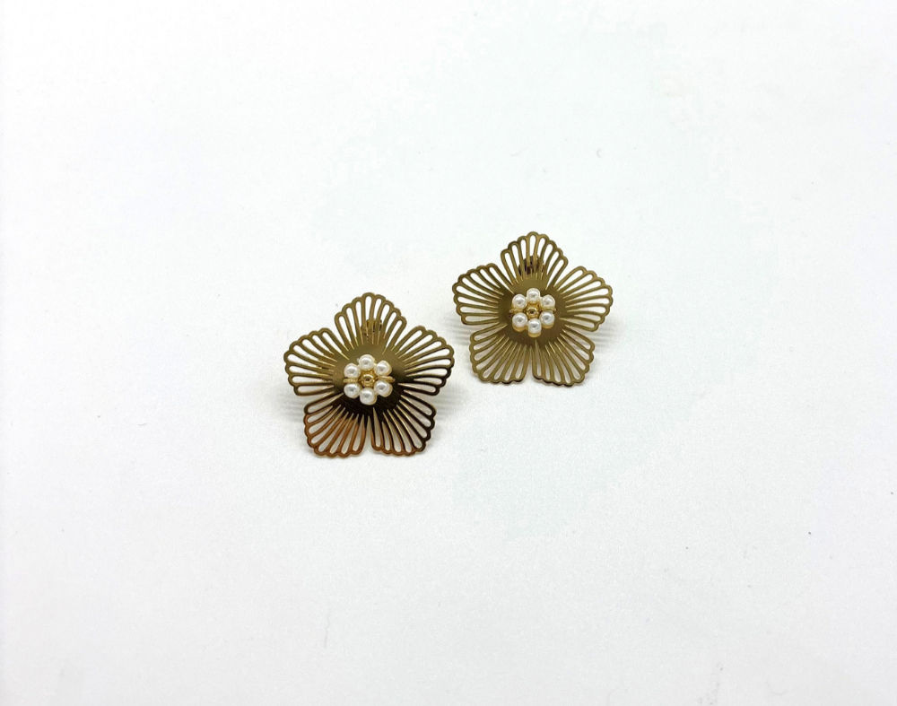 Arracades de flor amb perles