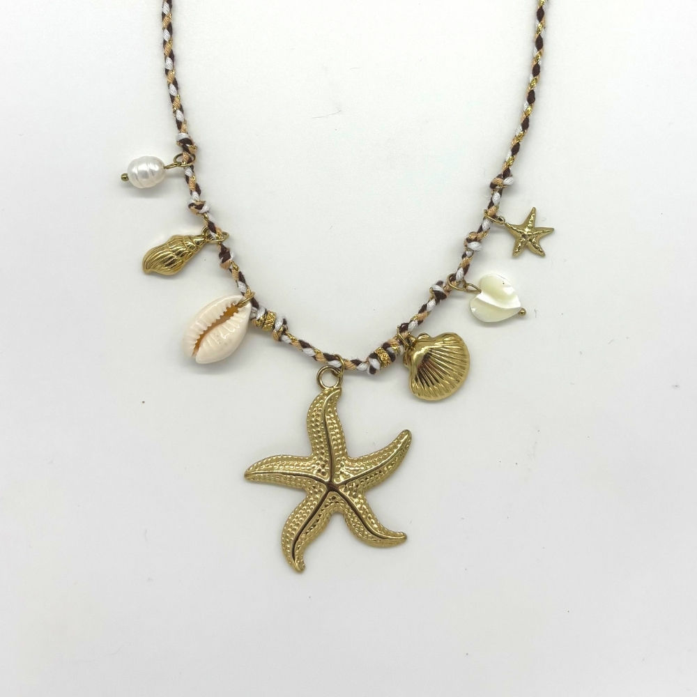 Collaret de cordill marró amb charms