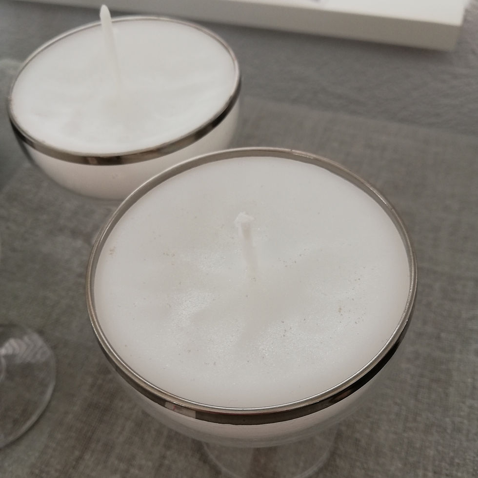Miniaturbild: Cocktailglas mit Stearin/Paraffinkerze