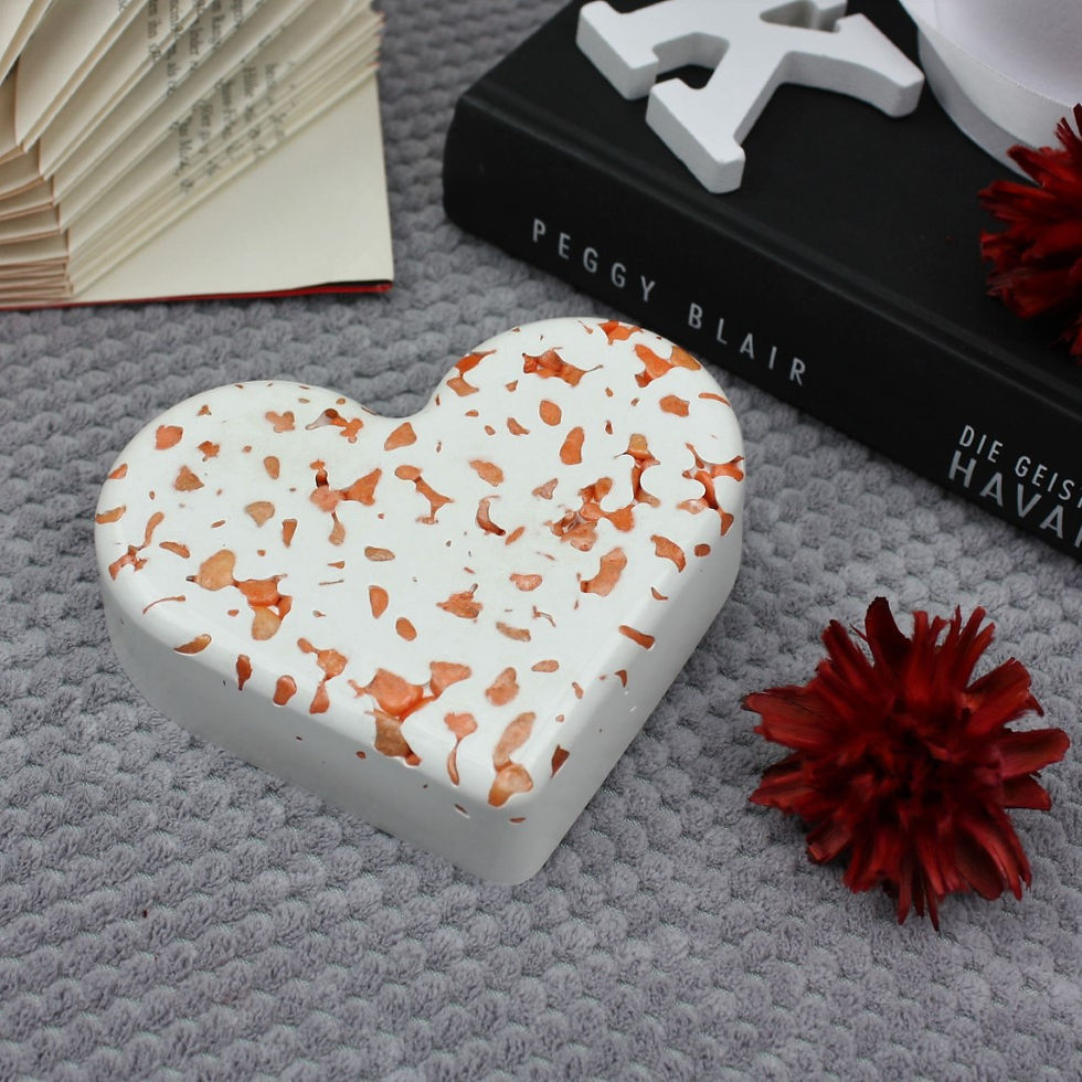 Miniaturbild: Weisses Betonherz mit Apricot Steinen