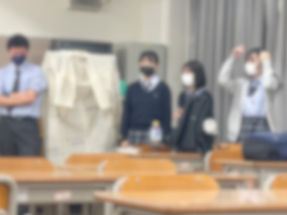 6人のための舞台。