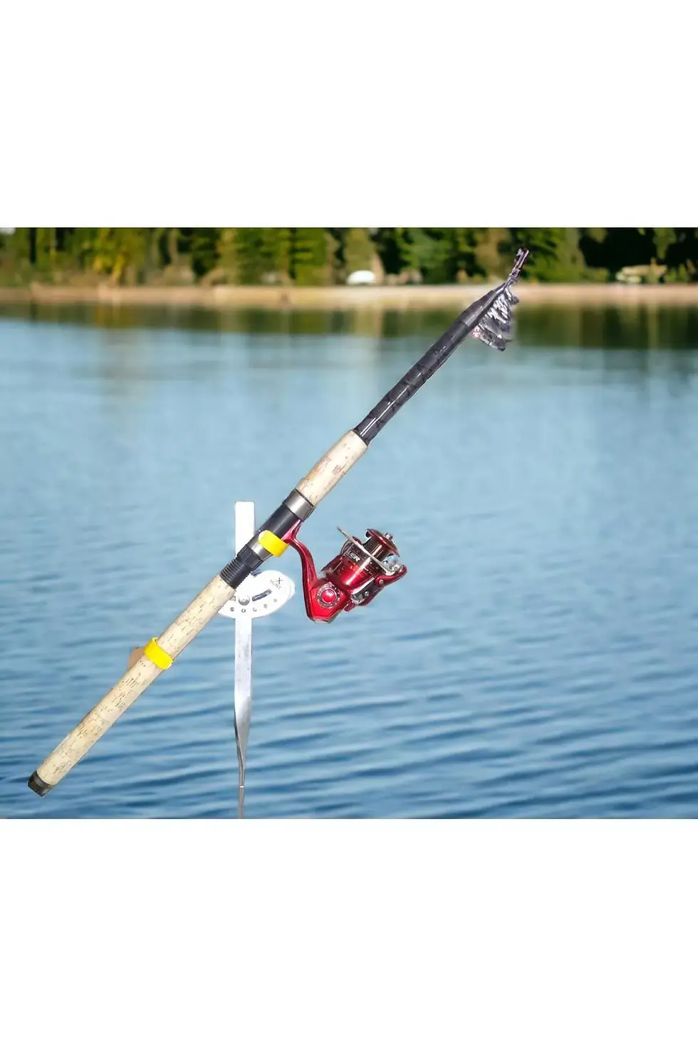 Sahilde kullanılan gri renkli ayarlanabilir olta kamış ayağı