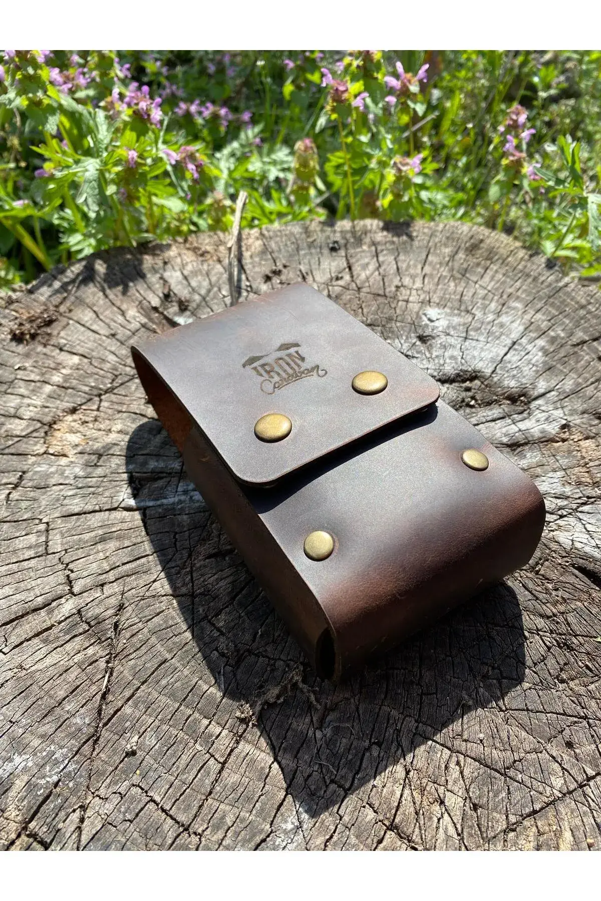 Deri kamp yağdanlık seti – 2 adet 100 cc cam şişeli, kahverengi crazy deri taşıma kılıfıyla birlikte.