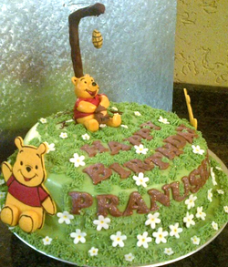 WINNIE THE POOH FIGURE CAKE