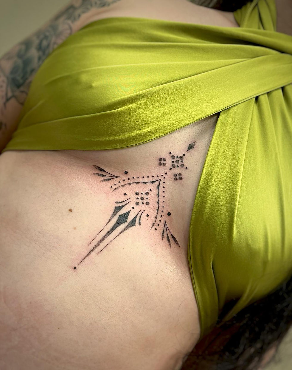 Tatuaggi ornamentali e floreali a Lugano: l’arte armoniosa di Missy in Red ospite da BOH! Tattoo Studio