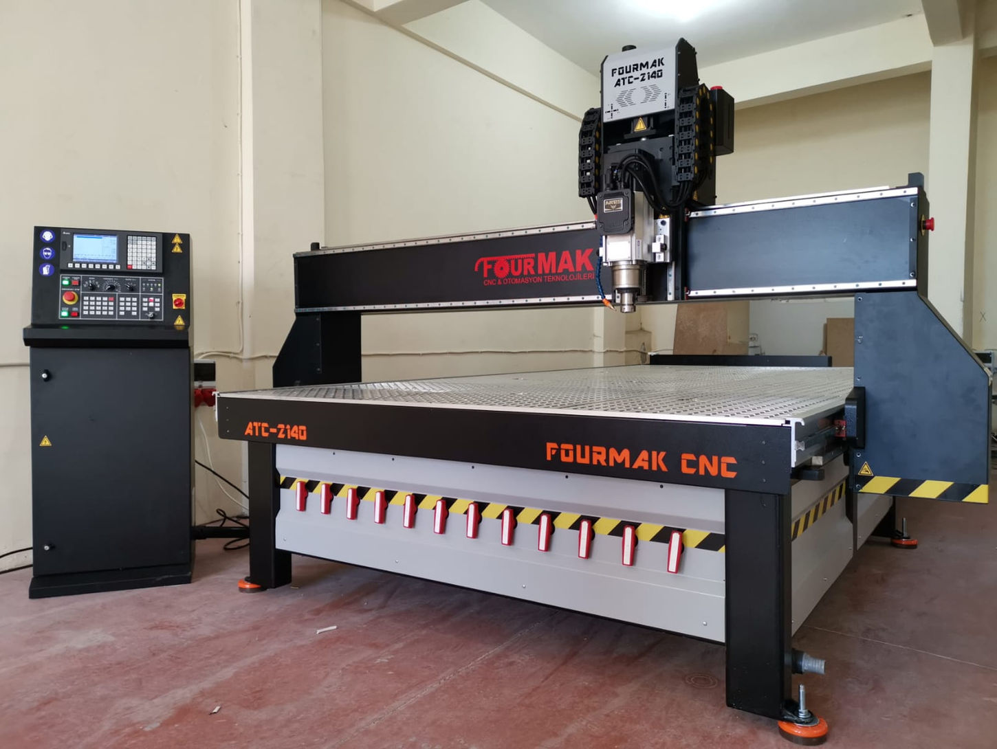 FOURMAK vakum tablalı otomatik takım değiştirmeli ATC CNC Router makinesi