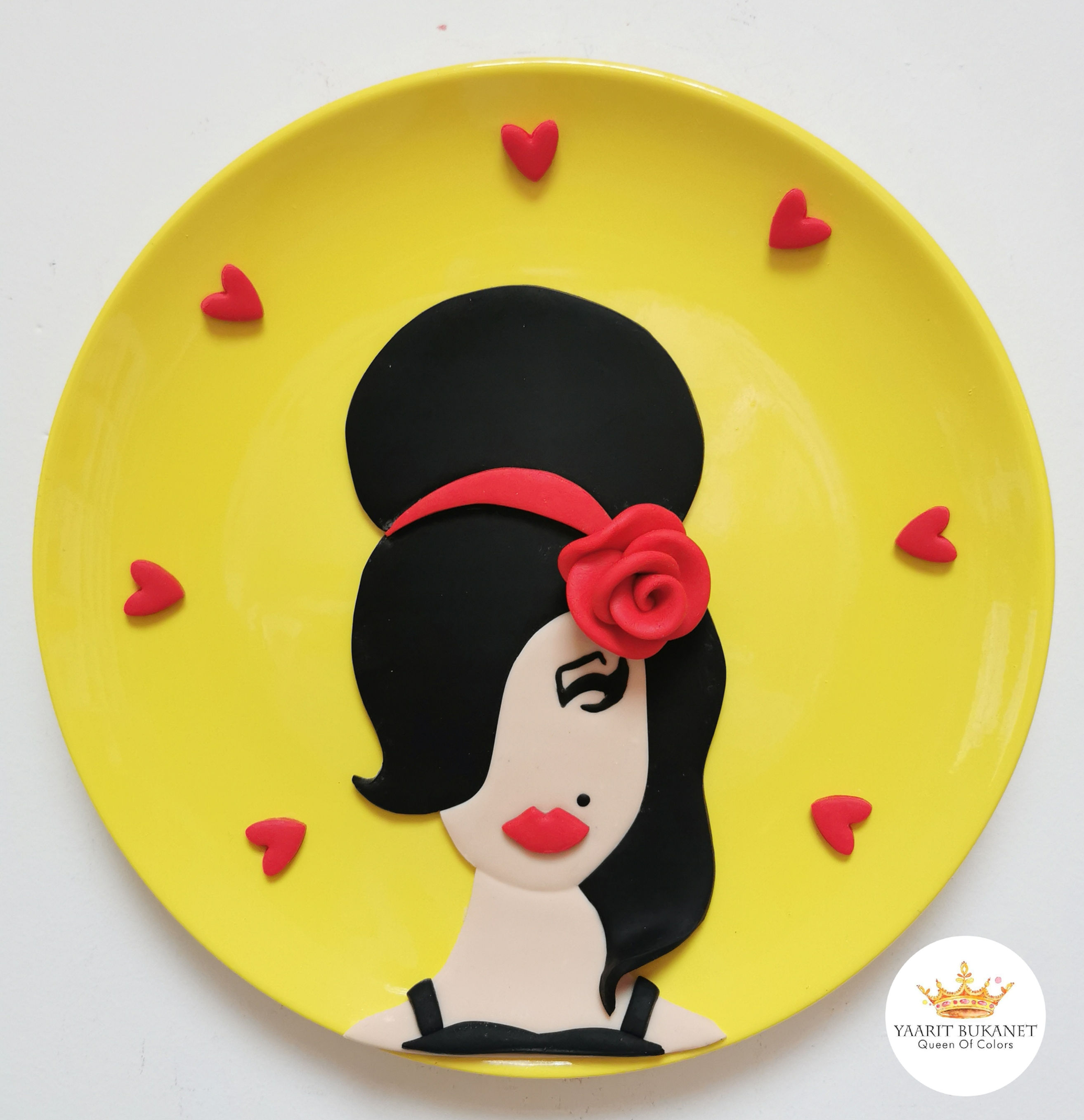 איימי ווינהאוס דגם לבבות