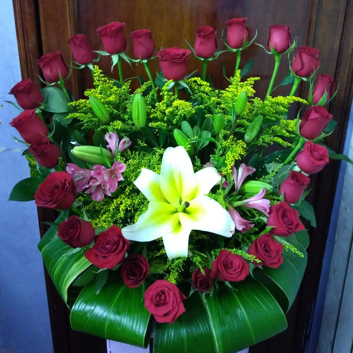 Corona de Rosa roja c/orquídea