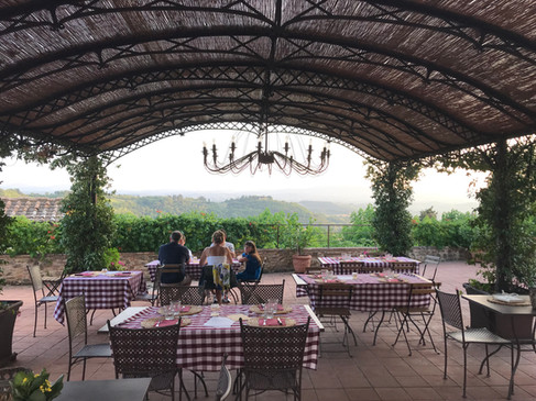 "Piazzan" under vackert tak