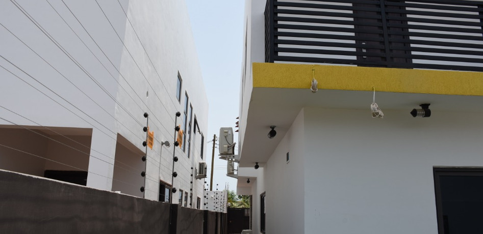 4 Bedrooms House