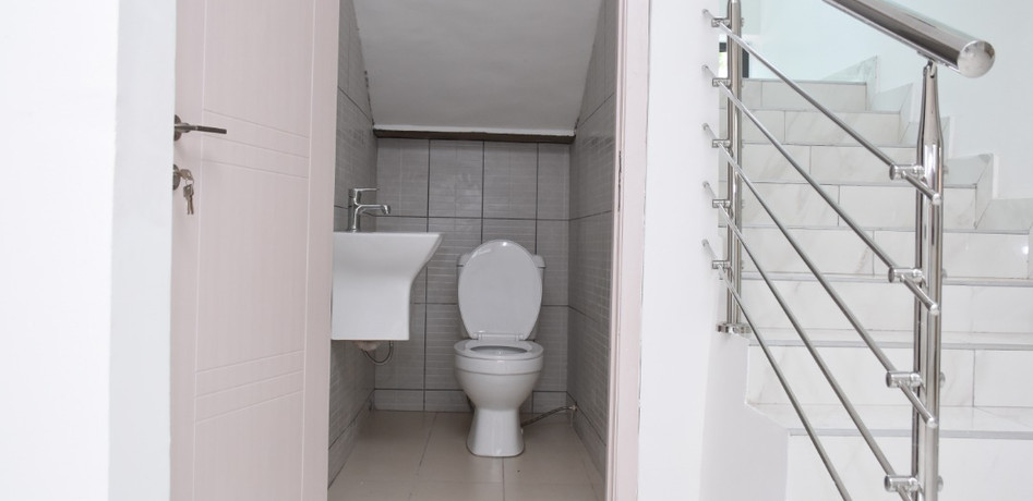 4 Bedrooms House