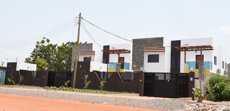 4 Bedrooms House