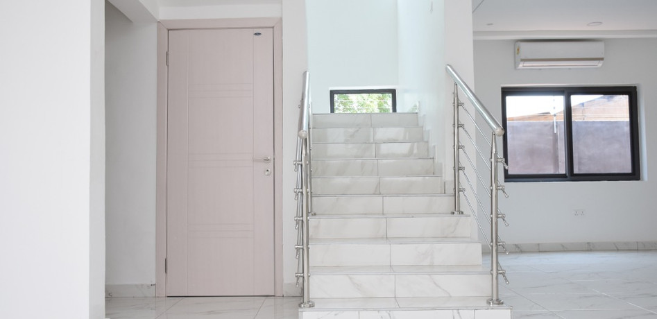 4 Bedrooms House