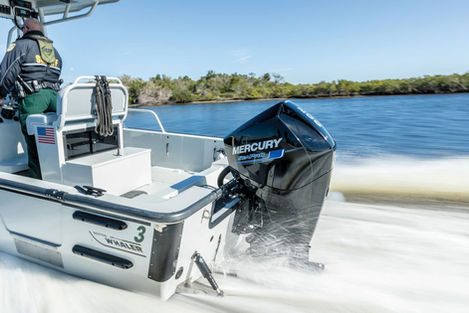 Utenbordsmotorene er bygget for å håndtere de tøffe kravene for kommersiell båtbruk. En jobb på sjøen kan være uforutsigbar, men en SeaPro-utenbordsmotor holder timeplanen hver dag, ivrig etter å jobbe like hardt som deg.