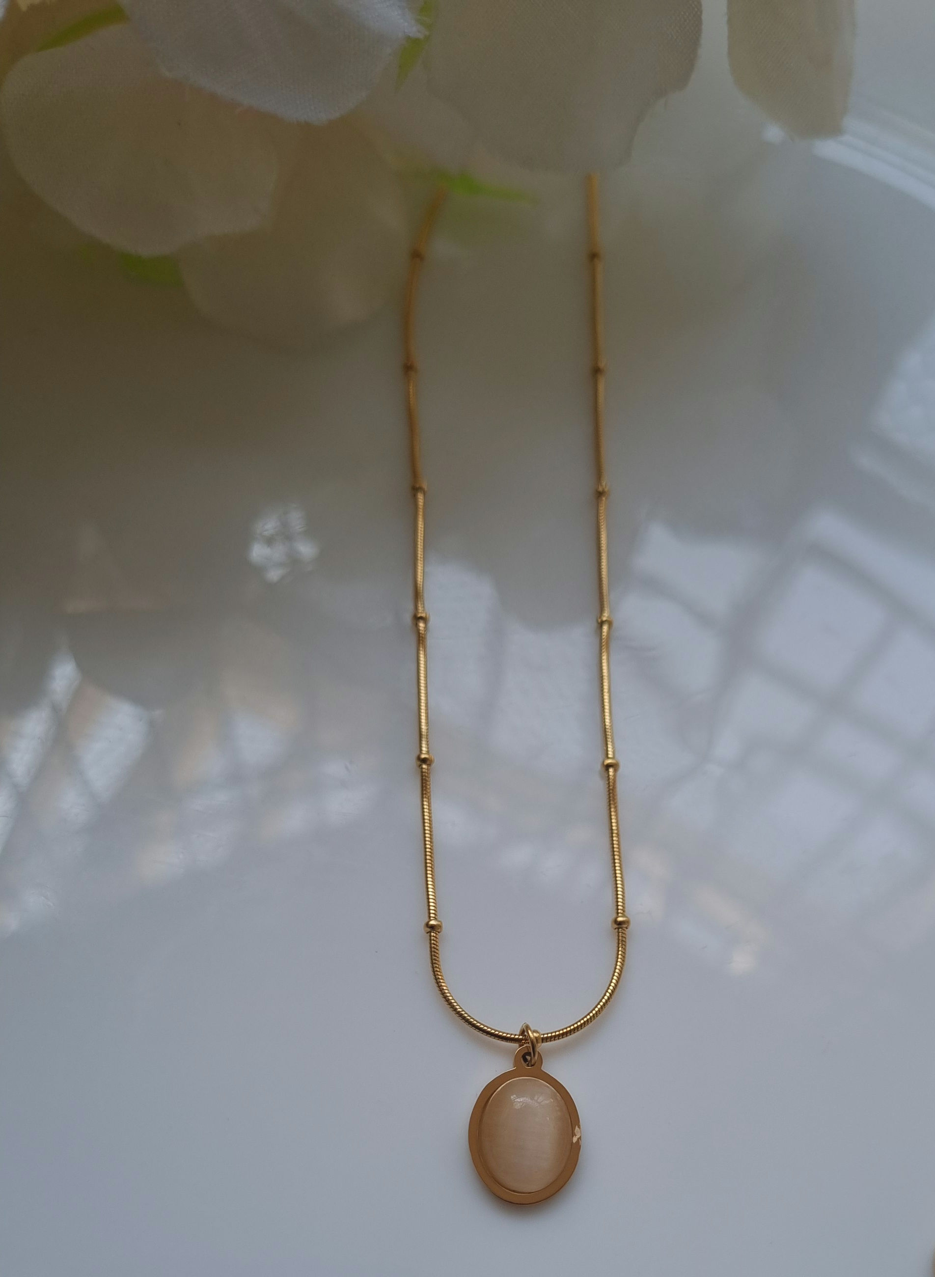 Classic oval pendant chain