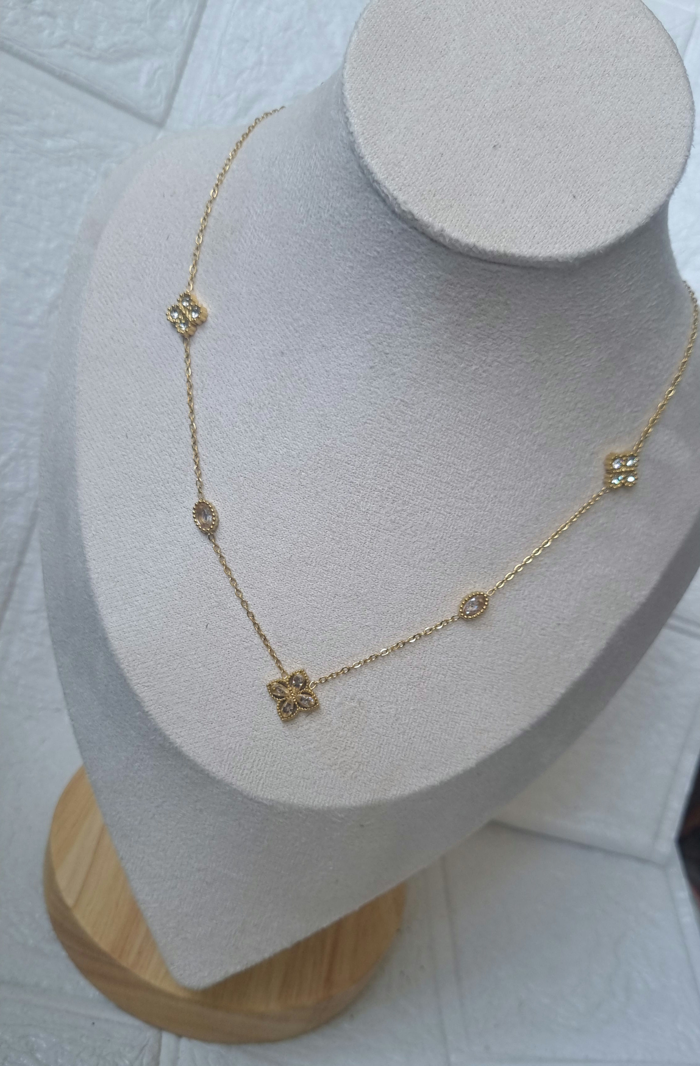 White floral necklace 