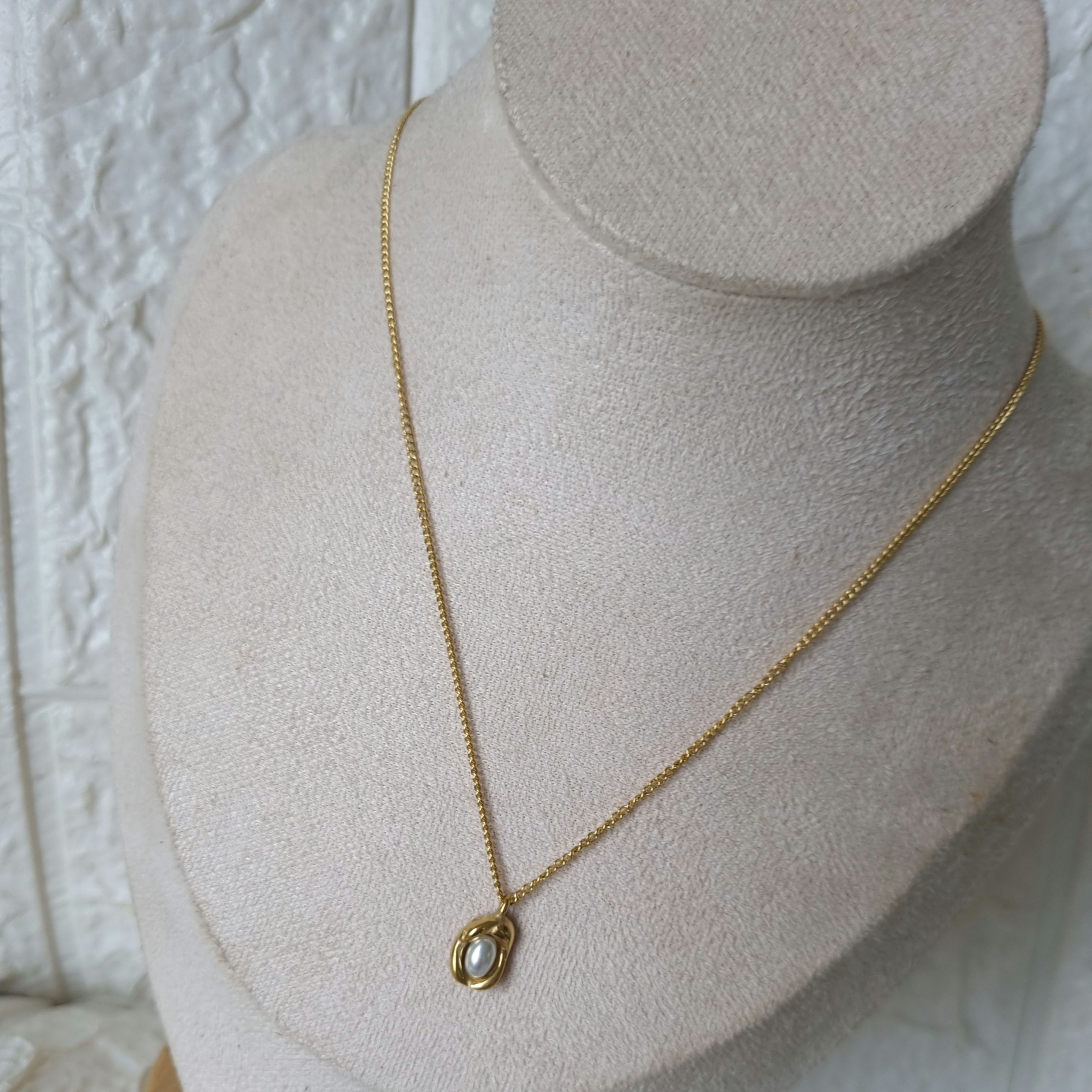 Dainty pearl pendant chain