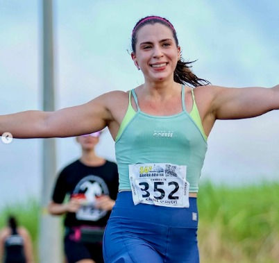 Kaline correndo 7km em Barra Bonita no último domingo (16) - Reprodução/Instagram (@kalineolenski)