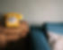 Un téléphone jaune, représentant la prise de contact humain pour prendre rendez-vous et poser des questions.