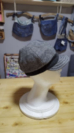 une casquette type gavroche cousu dans une veste