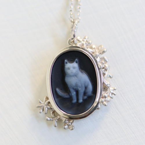 チャーミー★猫アクセサリー♪ チャーム 猫 パーツ 27mm 2個 三毛猫 ミケネコ つままれ猫