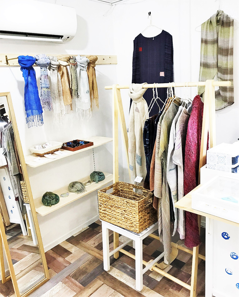 Gallery ci-pu 店内 手織り