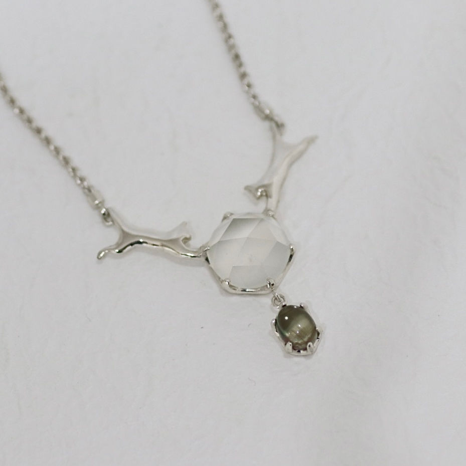 サムネイル： ホワイトクォーツ＆アンデシンラブラドライト猫 ネックレス silver925