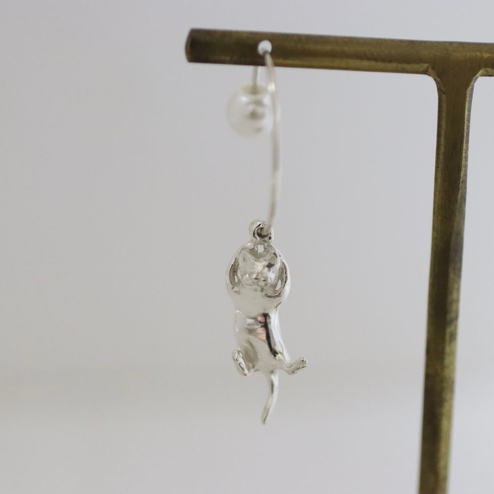 サムネイル： しがみつく猫 フープピアス（片耳用） silver925
