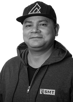 B&W_Headshots_00008.jpg