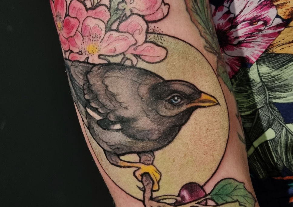 tatuaje estilo neo tradicional hecho por nancy tattooer en vlm tattoo españa
