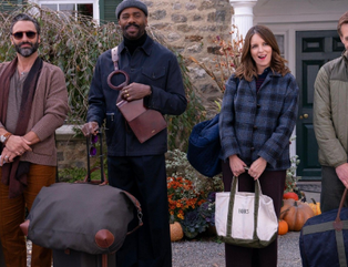 La série événement de ce début mai, Les Quatre Saisons, débarque sur Netflix avec un casting cinq étoiles : Steve Carell, Tina Fey, Colman Domingo, Will Forte… pour une comédie romantique douce-amère, aussi drôle que désarmante.