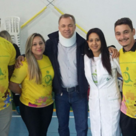 AFLODEF entrega cadeiras de rodas no Festival Escolar